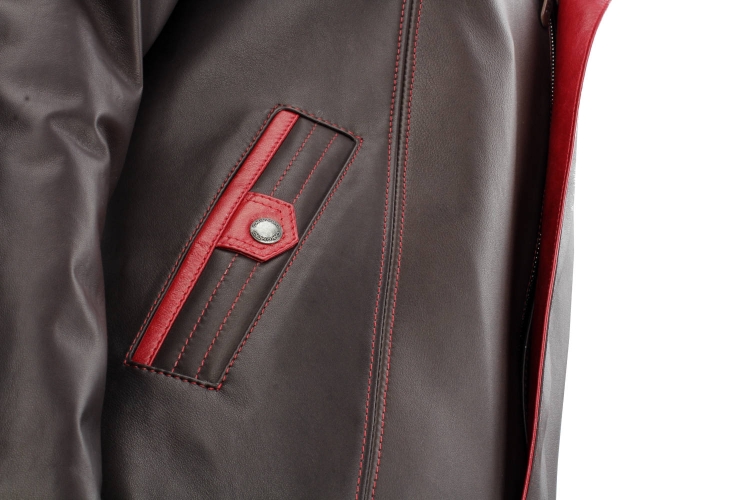 AMDU122B - Skórzana brązowa kurtka męska z kapturem PREMIUM kieszeń z czerwoną listwą i zatrzaskiem DORJAN