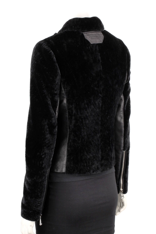 SOF450 - Ramoneska damska z czarnego kożucha naturalnego z klasycznymi klapami DORJAN
