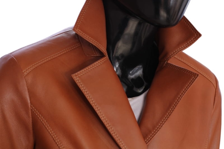 MNA085 - camelowa marynarka skórzana damska z paskiem i z wysokim kołnierzem DORJAN