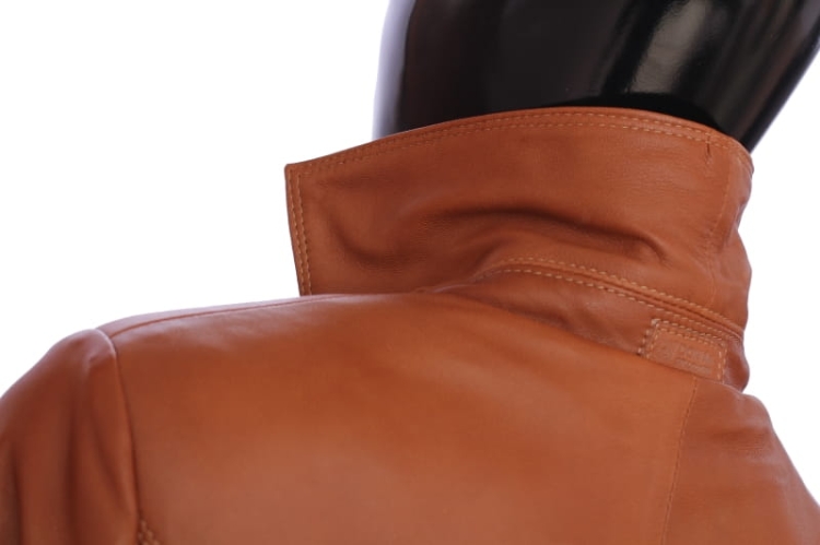 MNA085 - camelowa marynarka skórzana damska z paskiem i z wysokim kołnierzem DORJAN