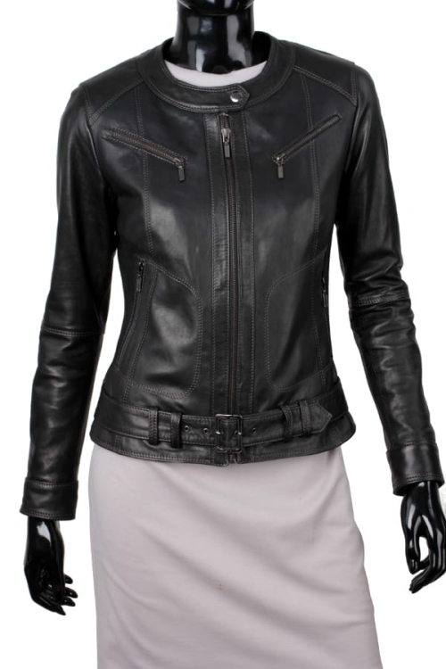 SAR450_1 - Czarna kurtka skórzana damska w rockowym stylu z paskiem z metalową klamrą DORJAN