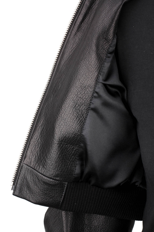 OTI951 - Kurtka skórzana damska ze ściągaczami w luźnym kroju 13.JPG