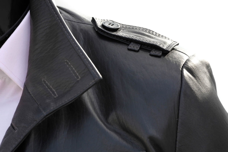 ELV810 - Czarna kurtka skórzana męska, detale pagonów na ramionach oraz kołnierza kurtki DORJAN